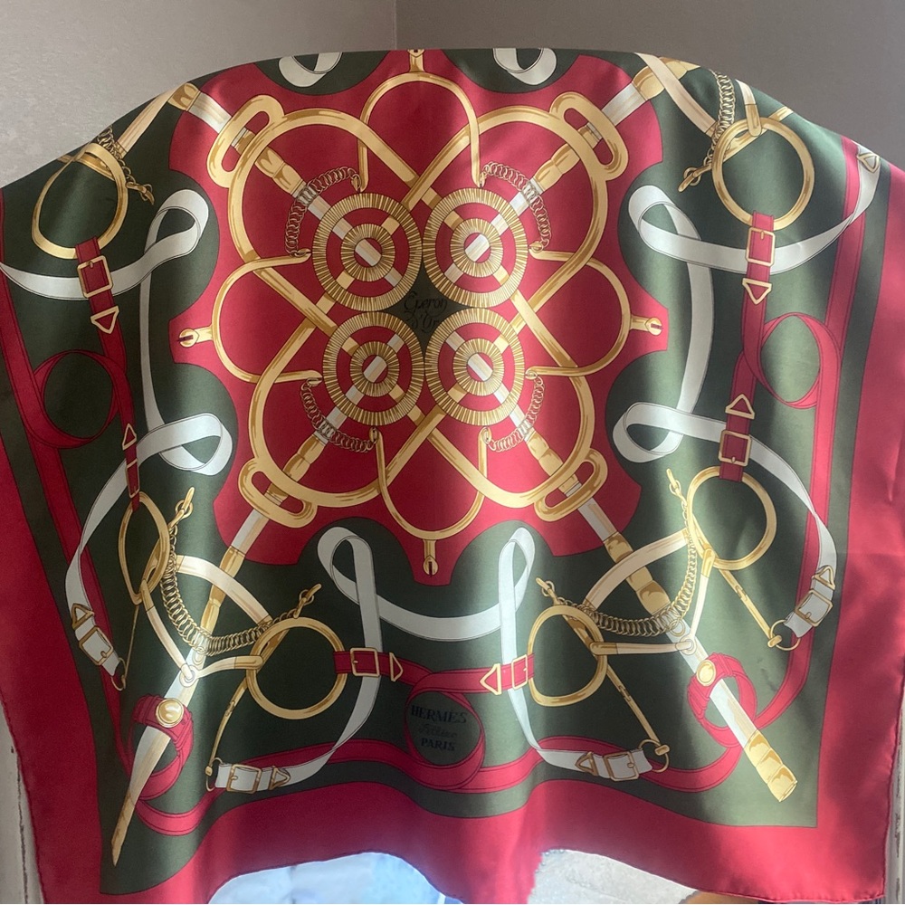 Hermès Carre 90 Eperon D’or Red Green Scarf-01265